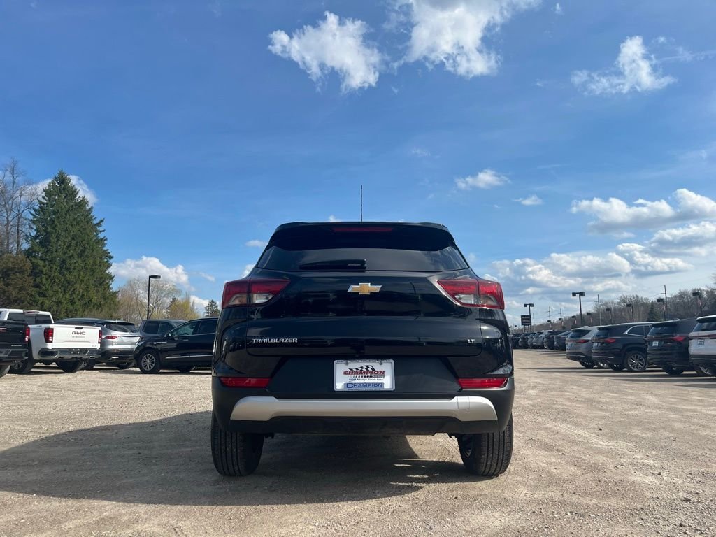 Used 2025 Black Metallic Chevrolet LT image 9