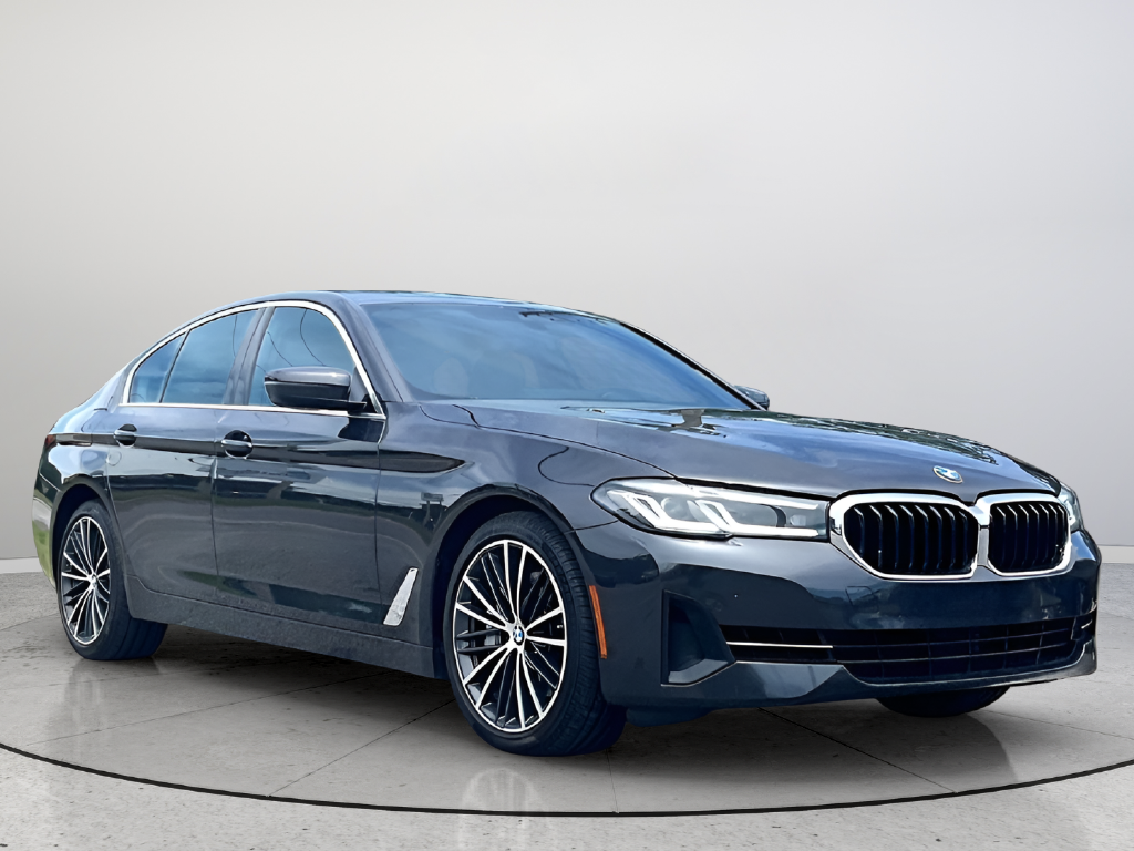 Used 2023 Gray BMW 540i image 3