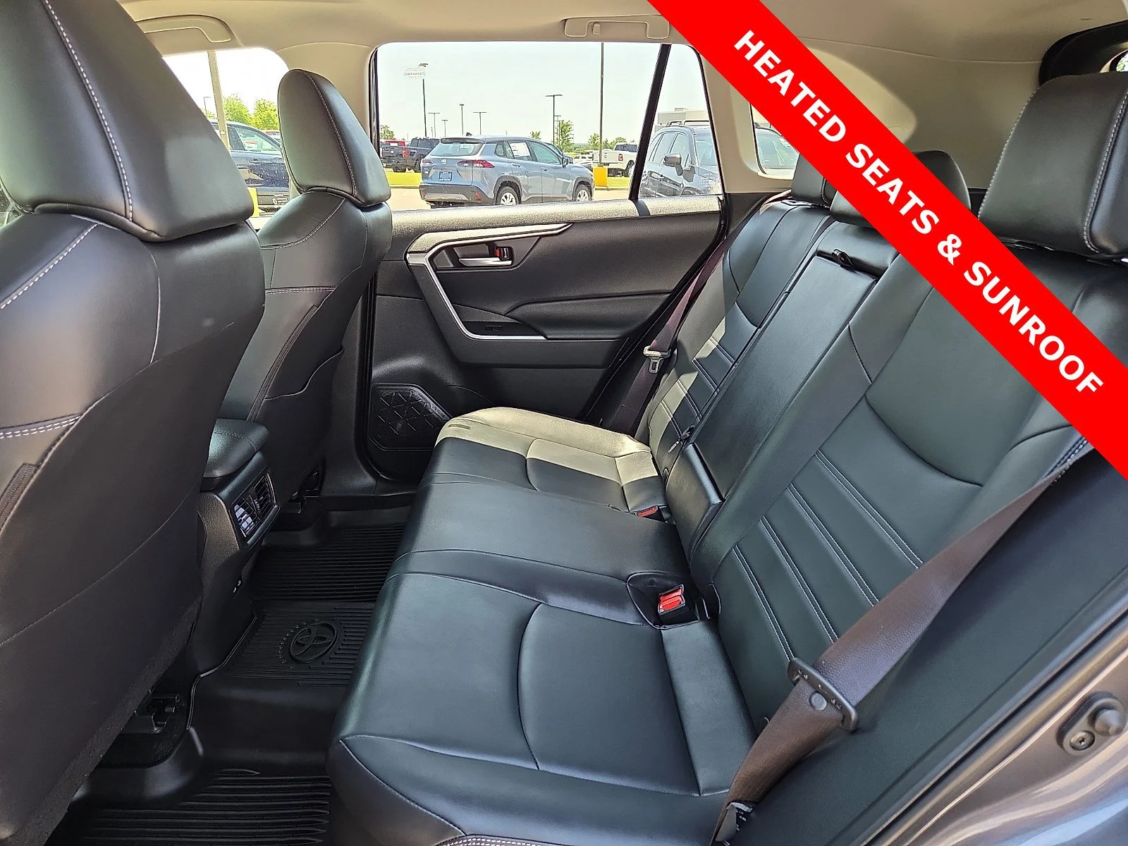 Used 2024 Magnetic Gray Metallic Toyota Hybrid XLE Premium image 10