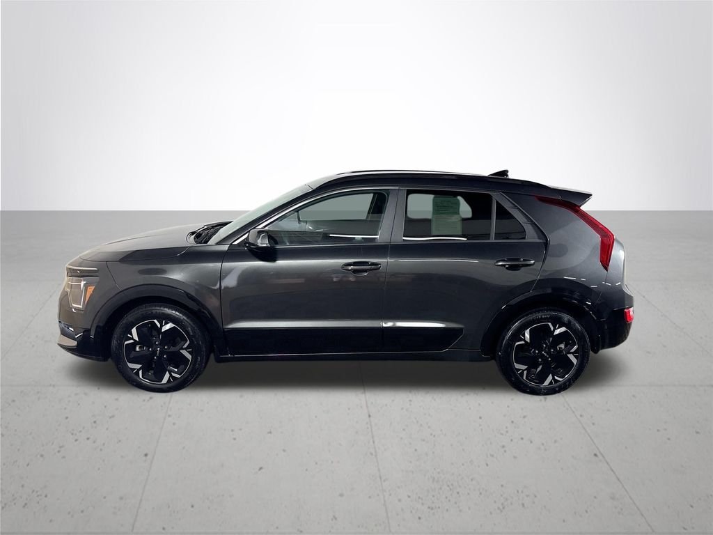 Used 2024 Gray Kia Wind image 9