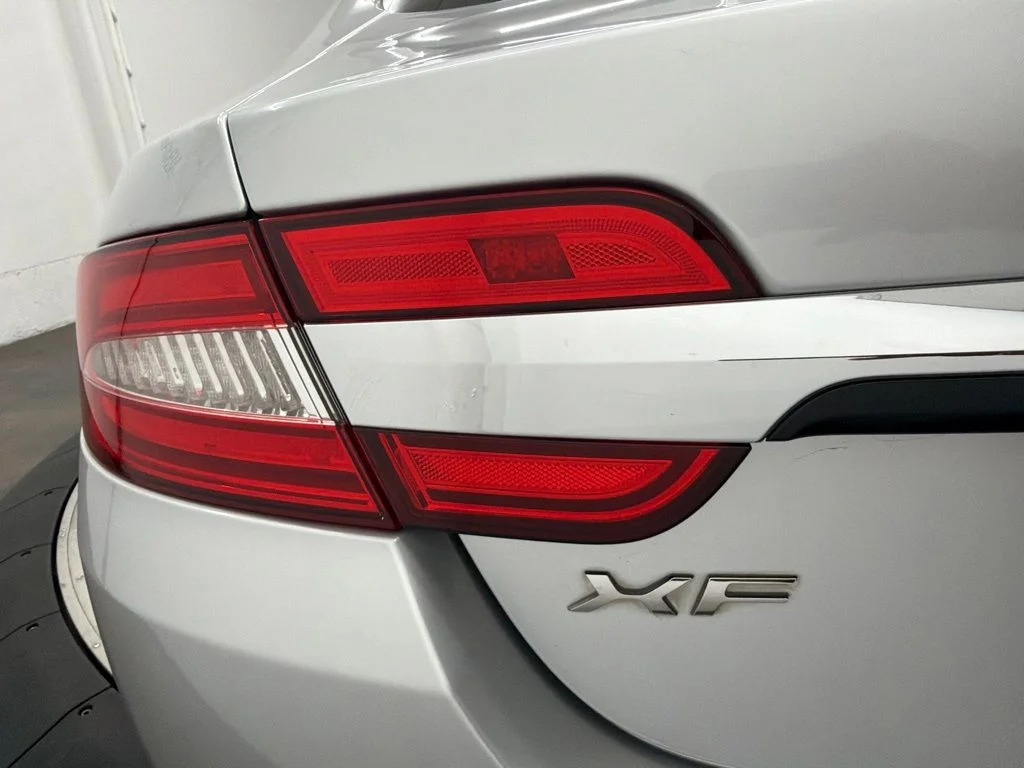 Used 2015  Jaguar 2.0T Premium image 11