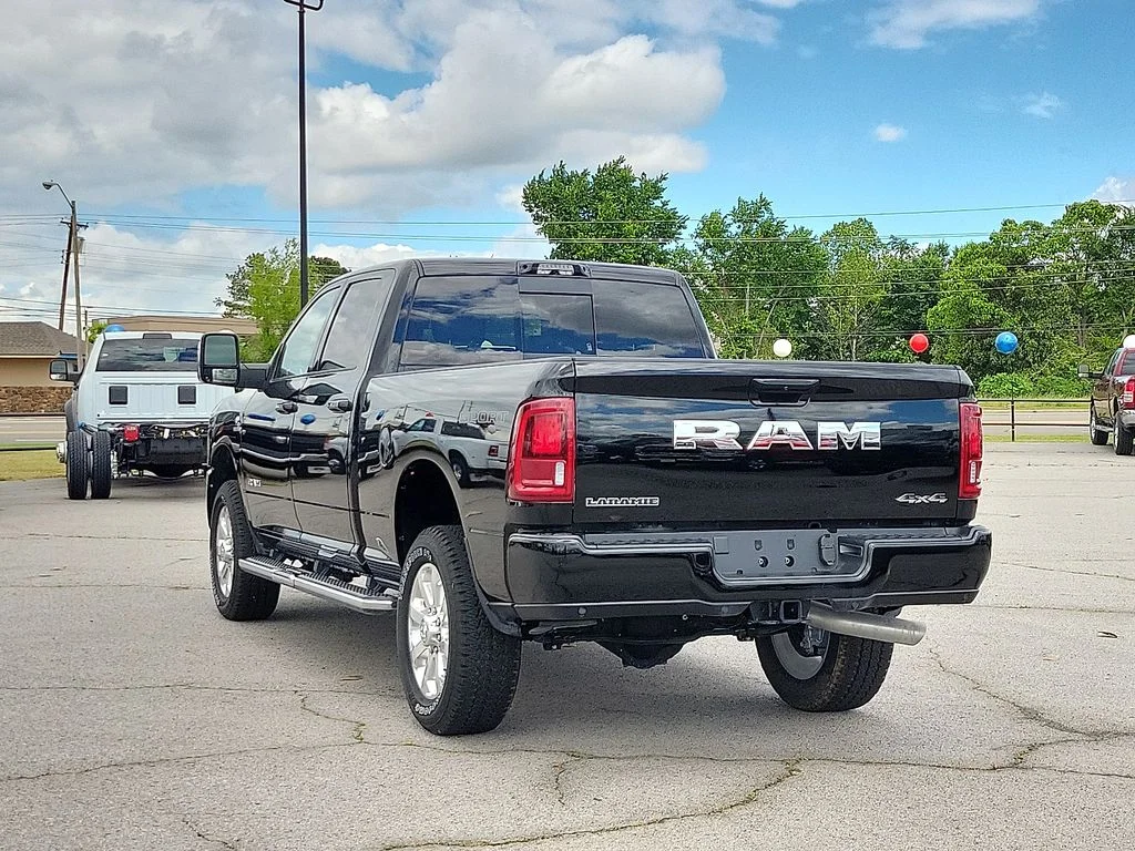 New 2025 Diamond Black Crystal Pearl-Coat Exterior Paint RAM Laramie image 4