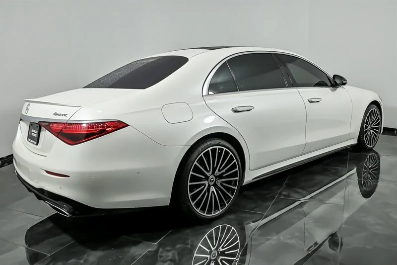 Used 2022 MANUFAKTUR Diamond White Metallic Mercedes-Benz S 580 4MATIC® image 9