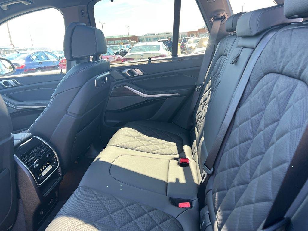 New 2026 Black Sapphire Metallic BMW xDrive40i image 25