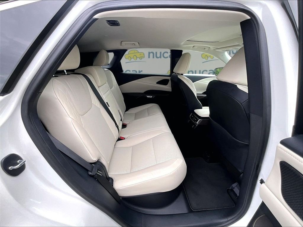 Used 2023 White Lexus 350 Premium image 16