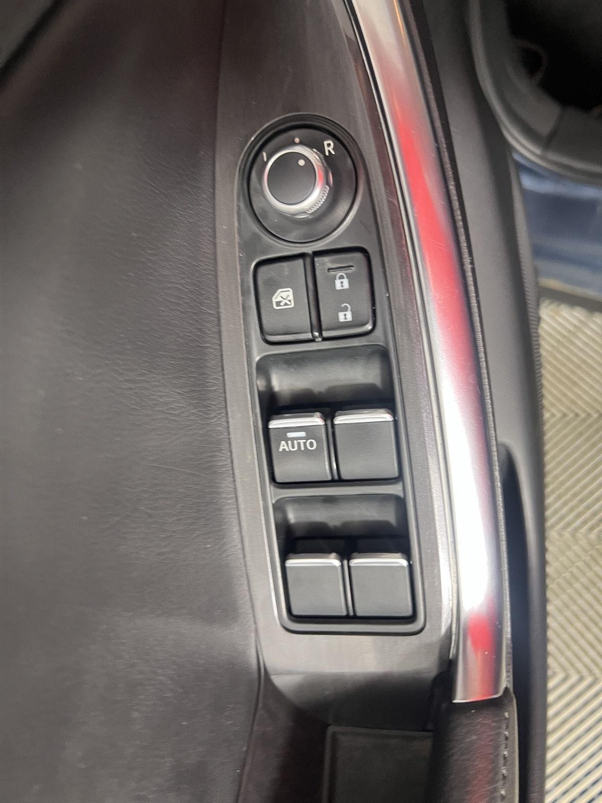 Used 2016 Blue Reflex Mica Mazda Grand Touring image 11