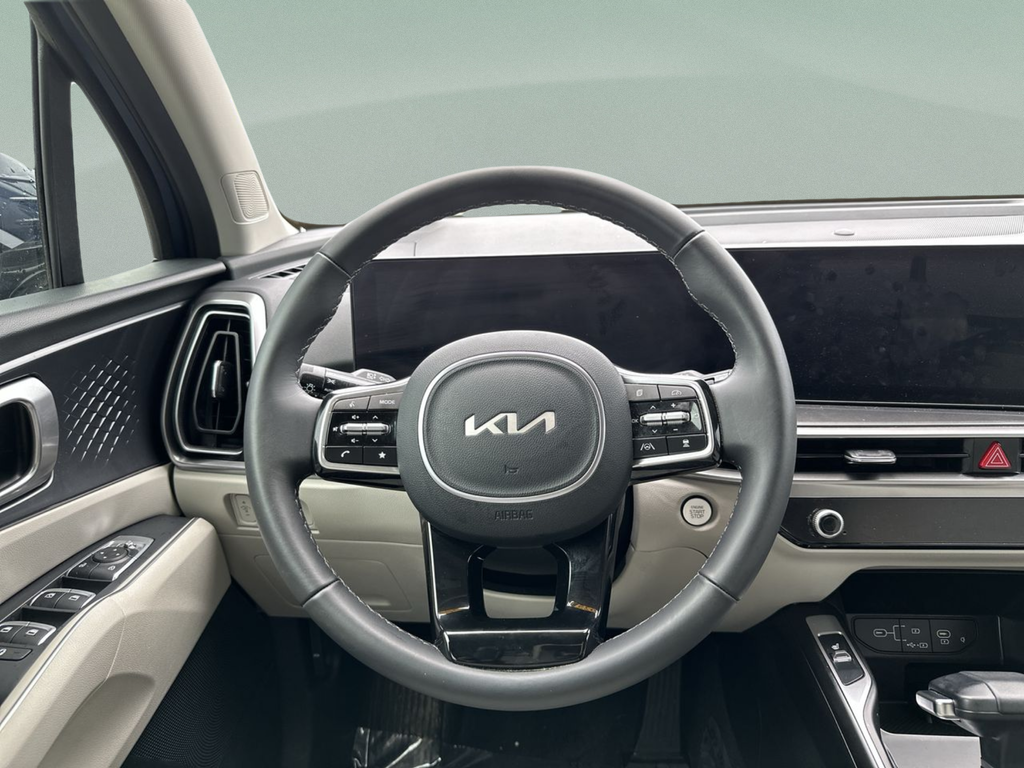 Used 2025 Black Kia S image 28