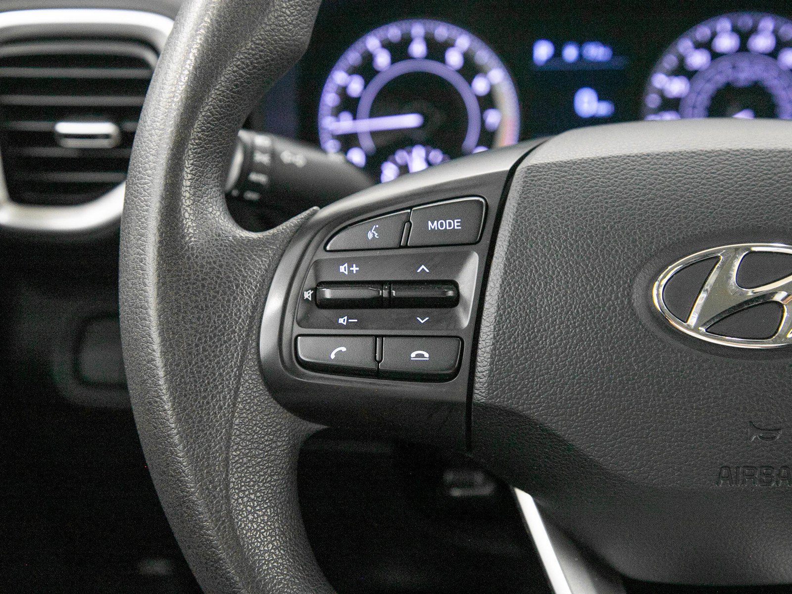 Used 2021 White Hyundai SE IVT image 25