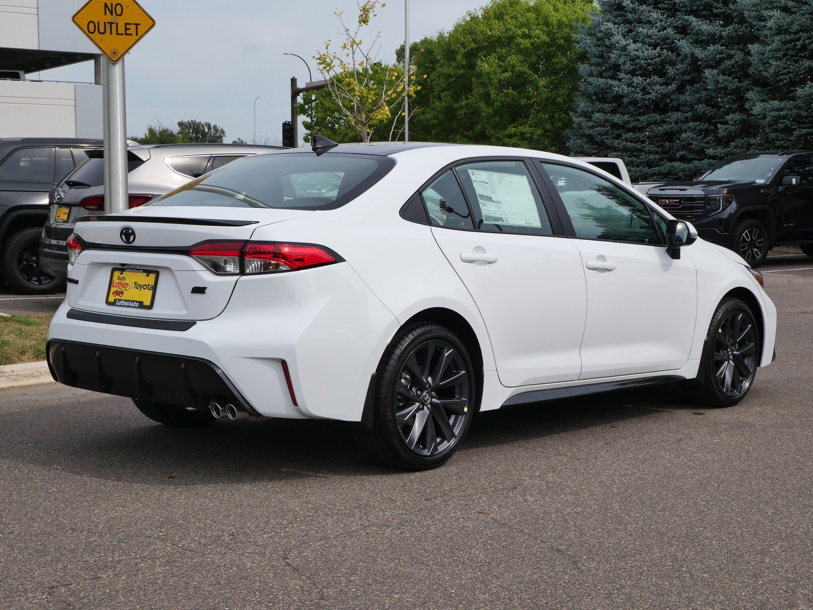 New 2026 Ice Cap with Midnight Black Metallic roof <sup>1</sup> Toyota  SE image 2