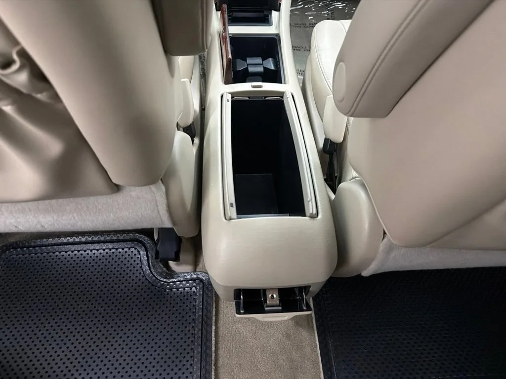 Used 2006 Gold Toyota Limited image 27