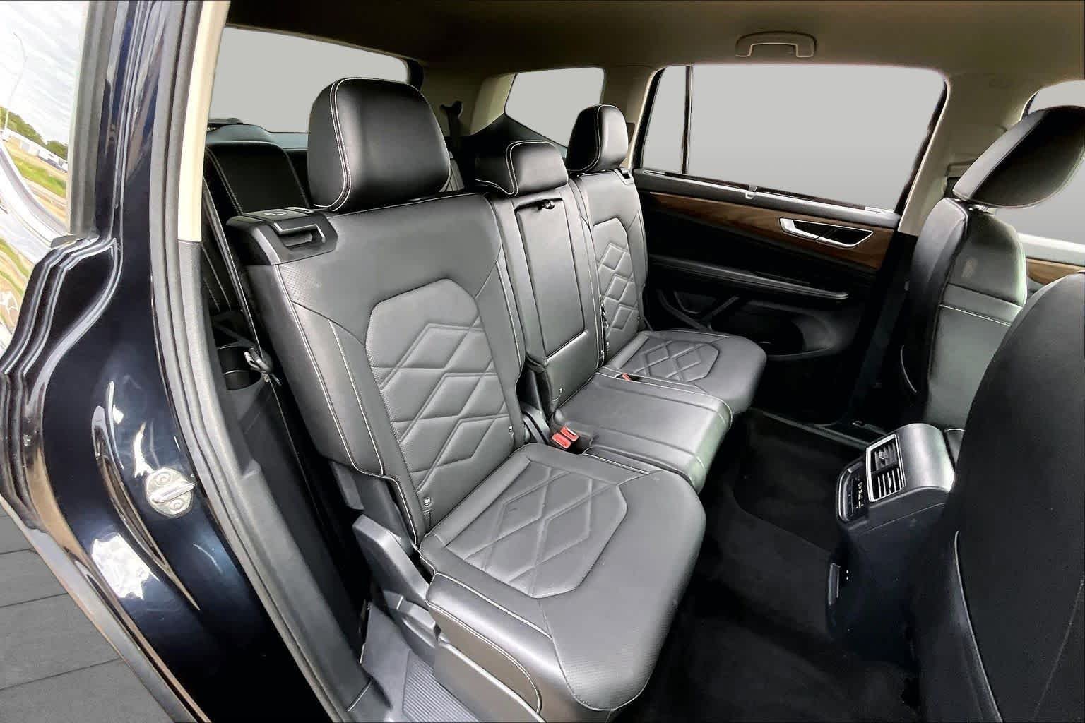 Used 2025  Volkswagen 2.0T SE w/Technology image 19