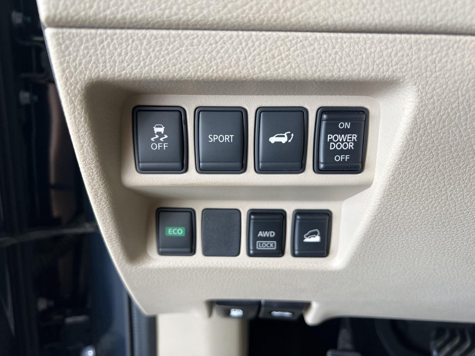 Used 2016 Arctic Blue Metallic Nissan SL image 22