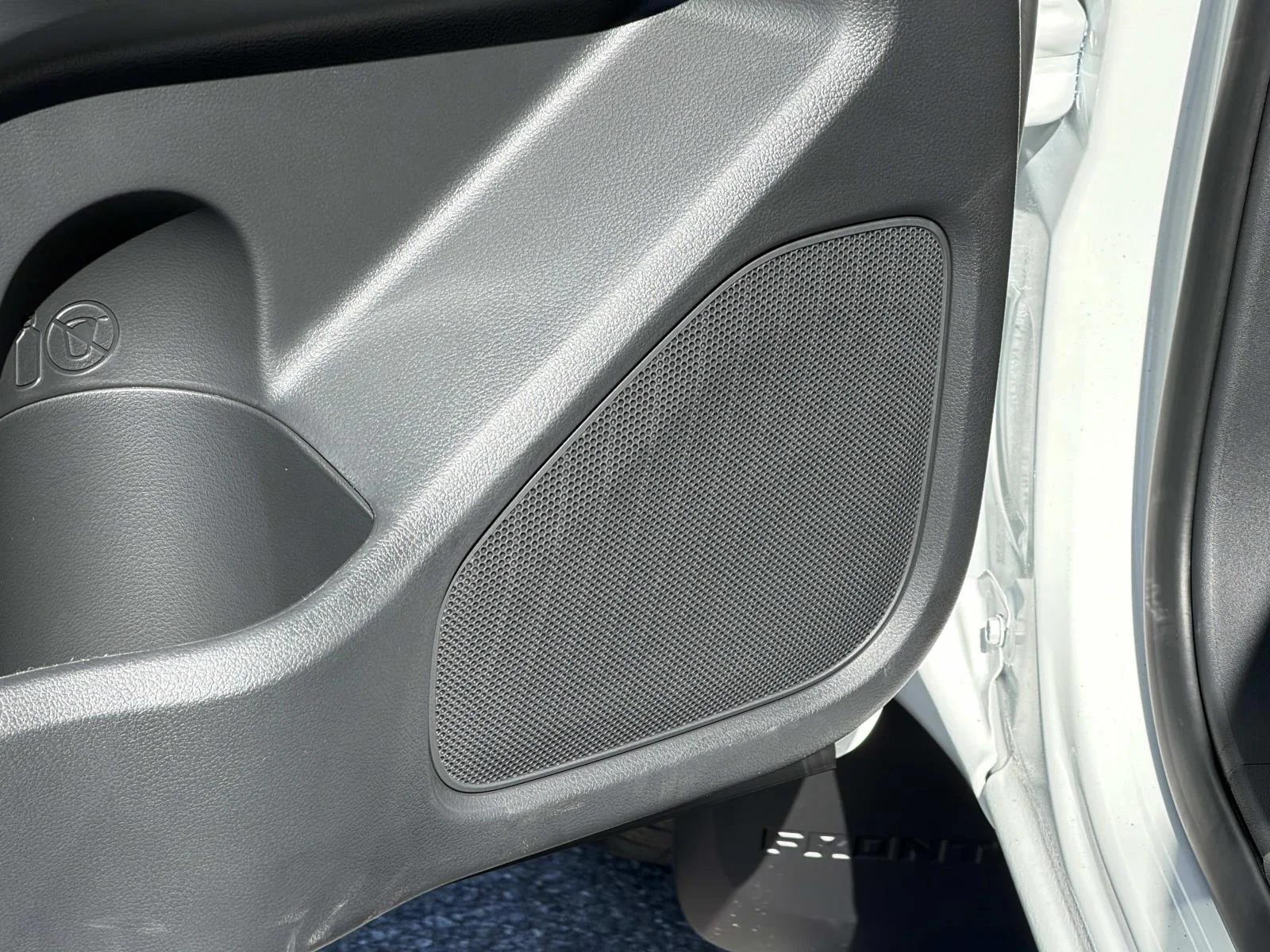 New 2027 Glacier White Nissan SV image 19