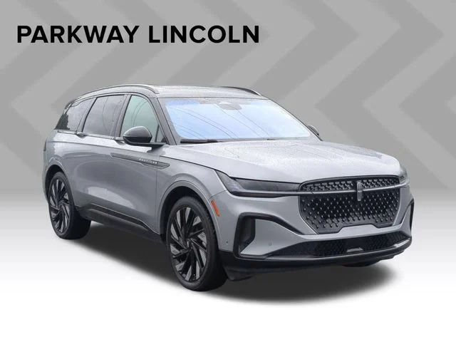 Used 2024 Gray Lincoln Reserve image 7