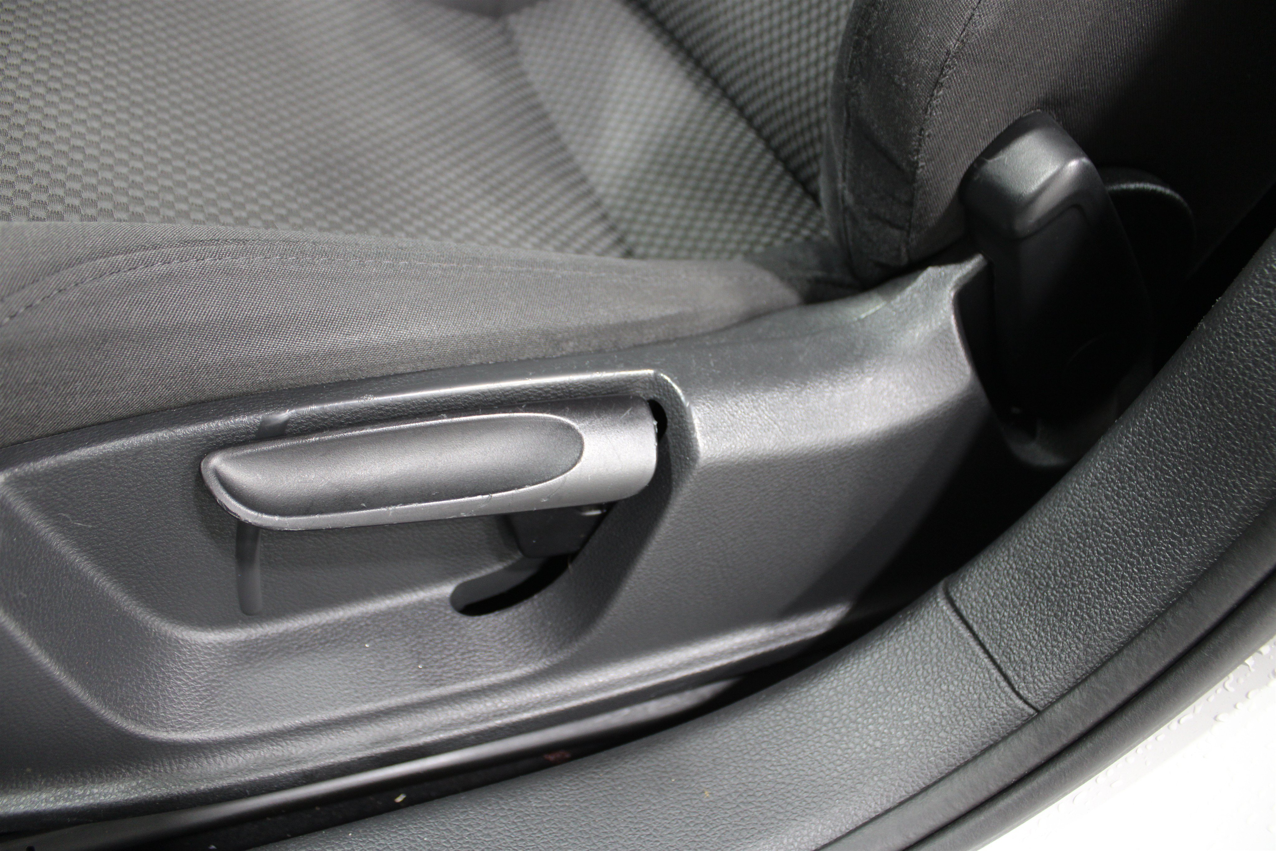 Used 2012 Candy White Volkswagen S image 4