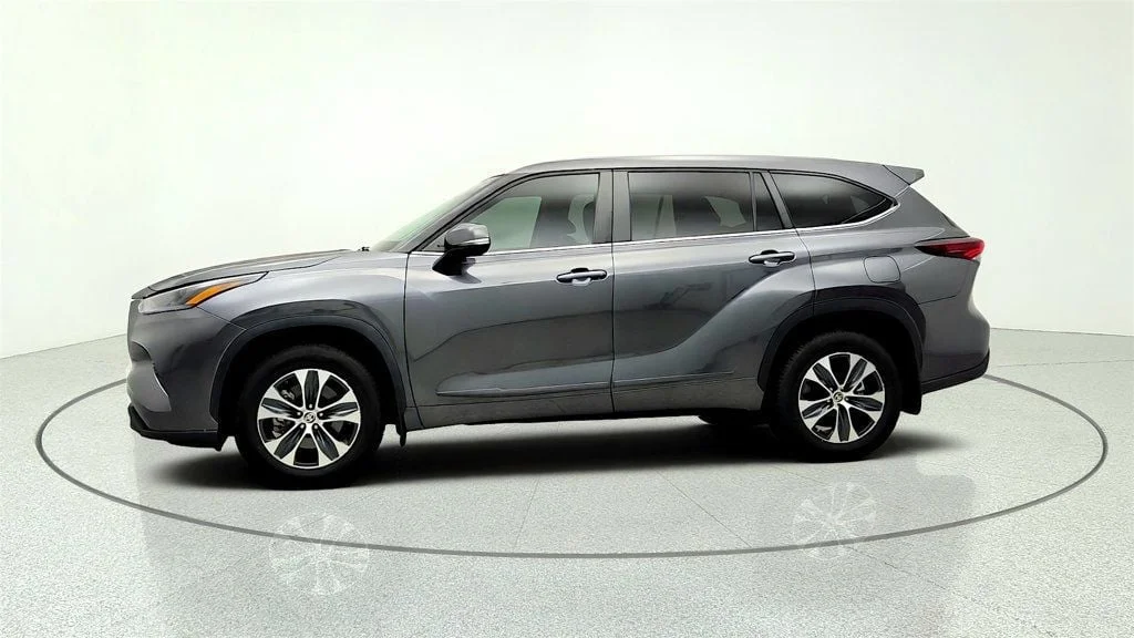 Used 2024 Magnetic Gray Metallic Toyota XLE AWD image 8
