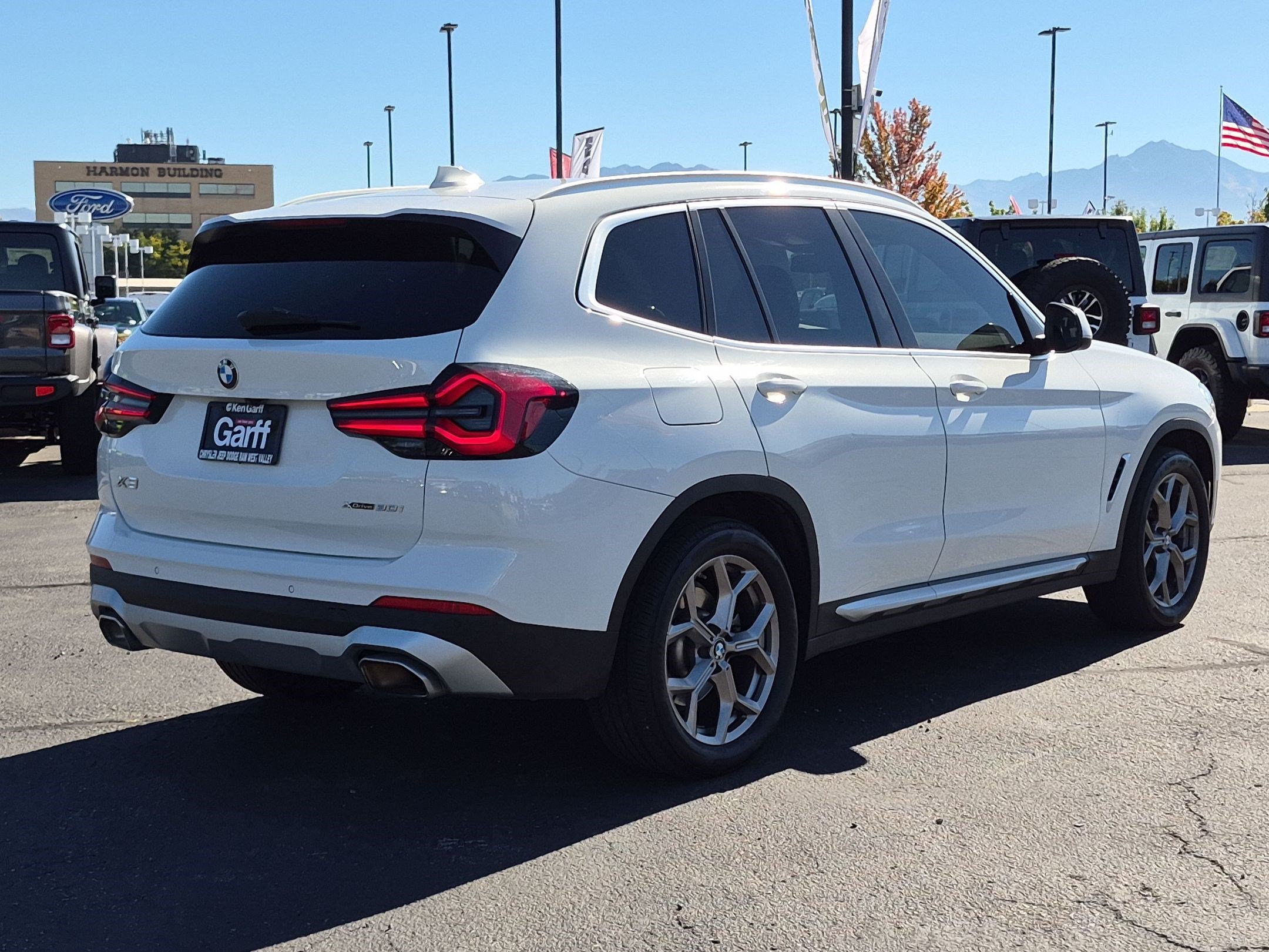 Used 2022 White BMW xDrive30i image 5