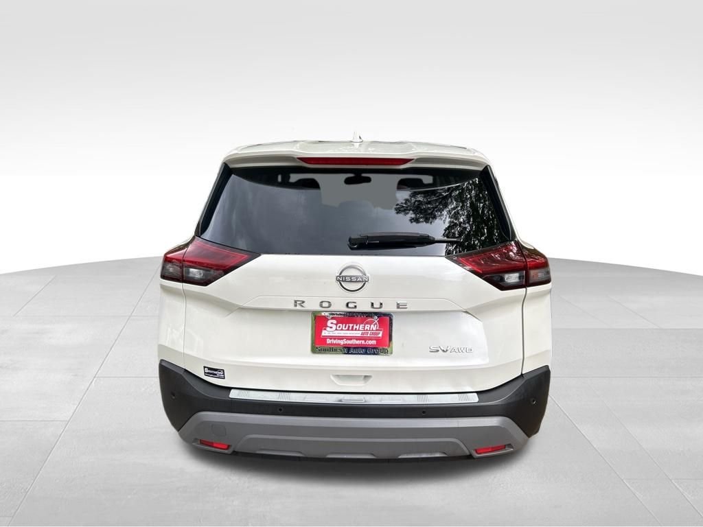 Used 2023 White Nissan SV image 4