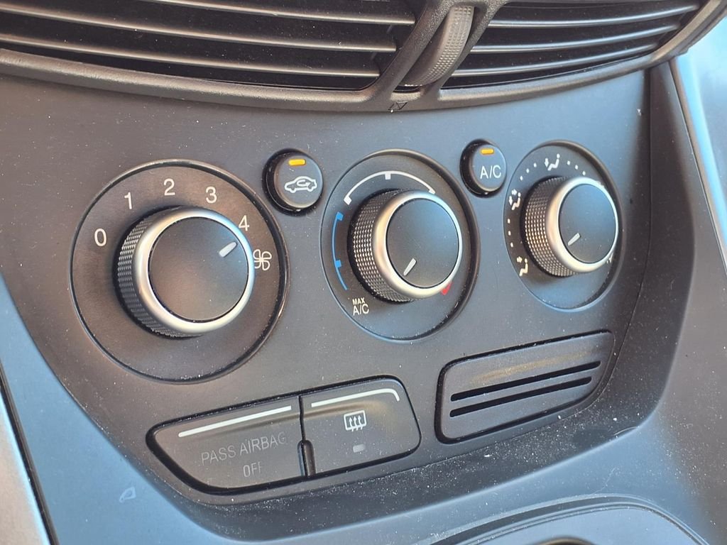 Used 2014 Blue Ford SE image 21