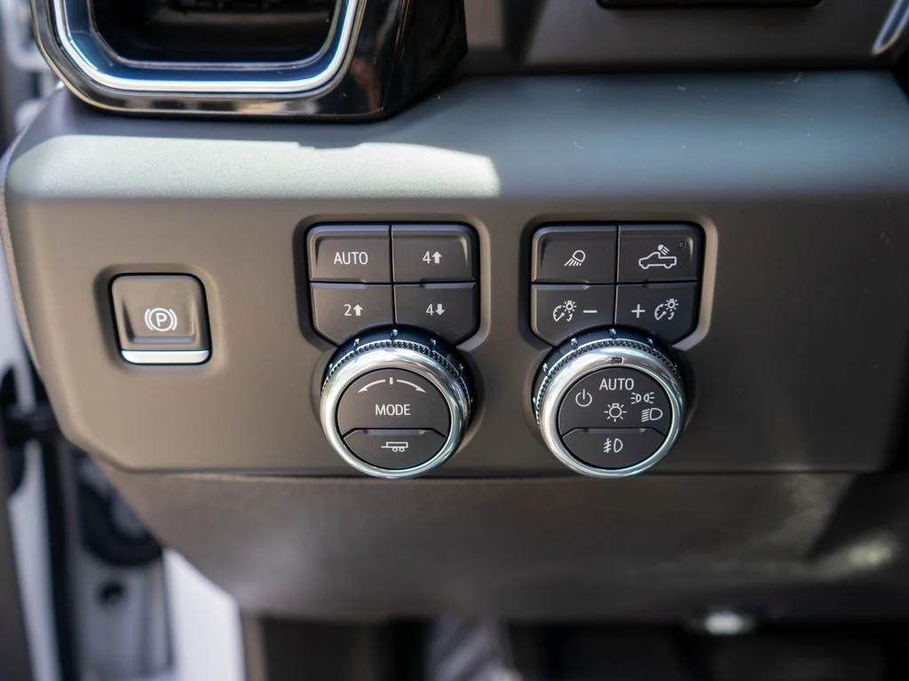 Used 2025 White GMC Denali image 20