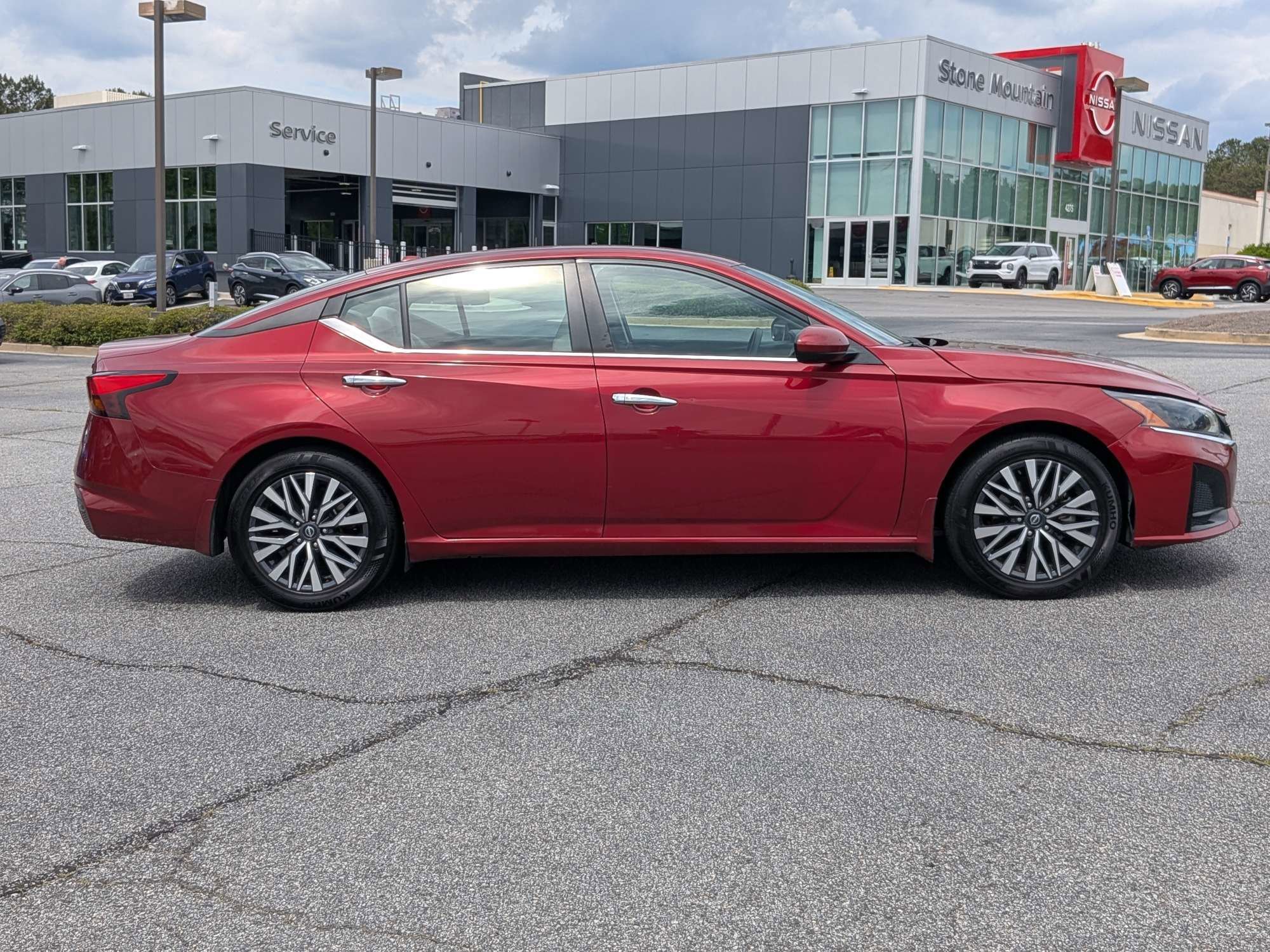 Used 2023 Red Nissan 2.5 SV image 2
