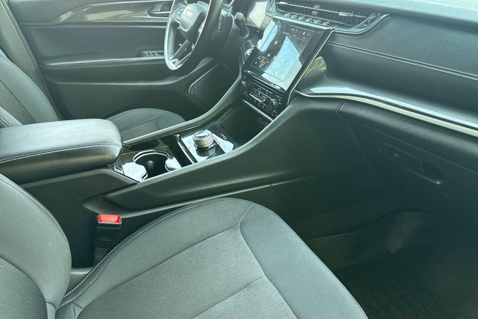 Used 2022 Gray Jeep Laredo image 16