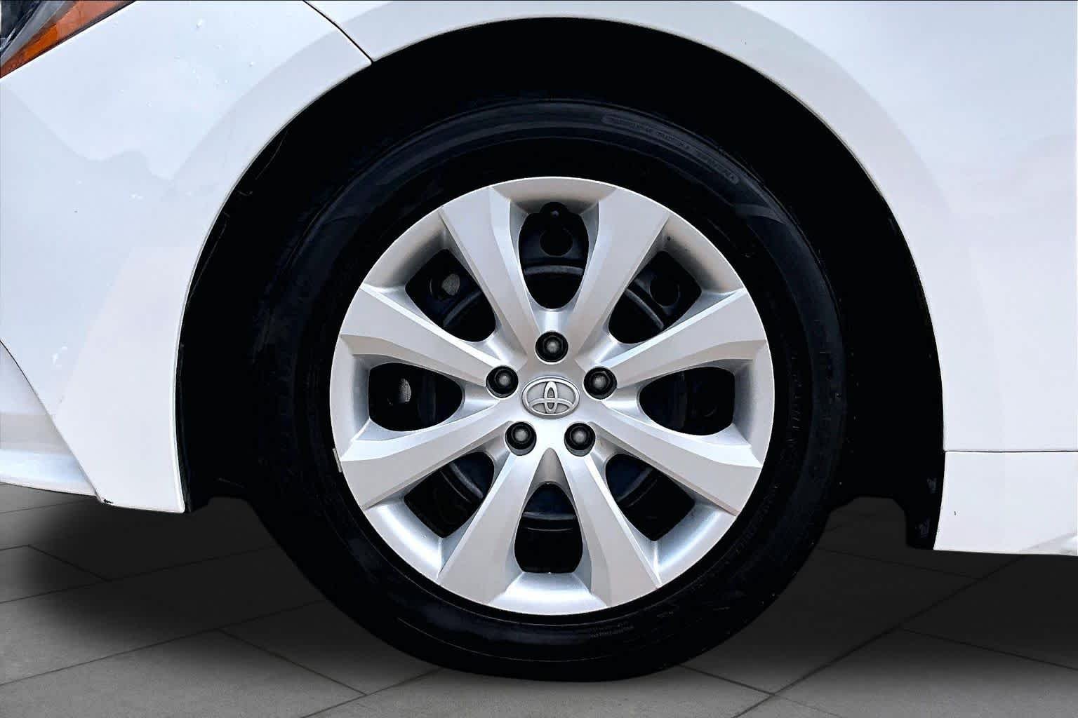 Used 2024 Ice Cap Toyota LE image 11