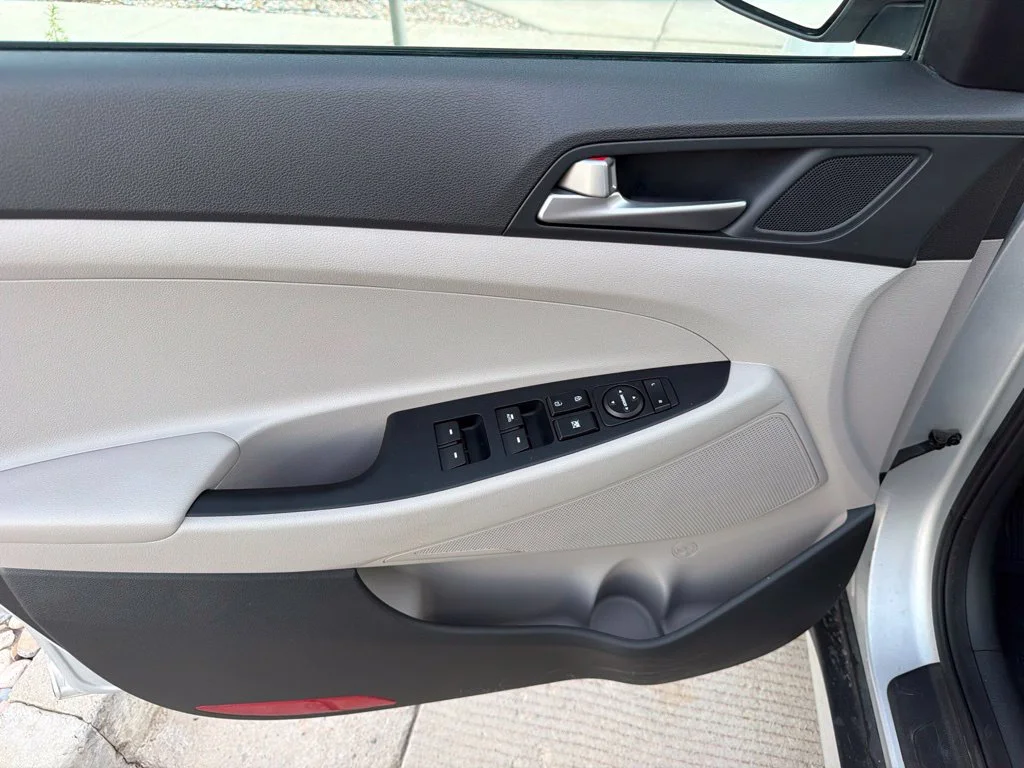 Used 2018 Silver Hyundai SEL image 7