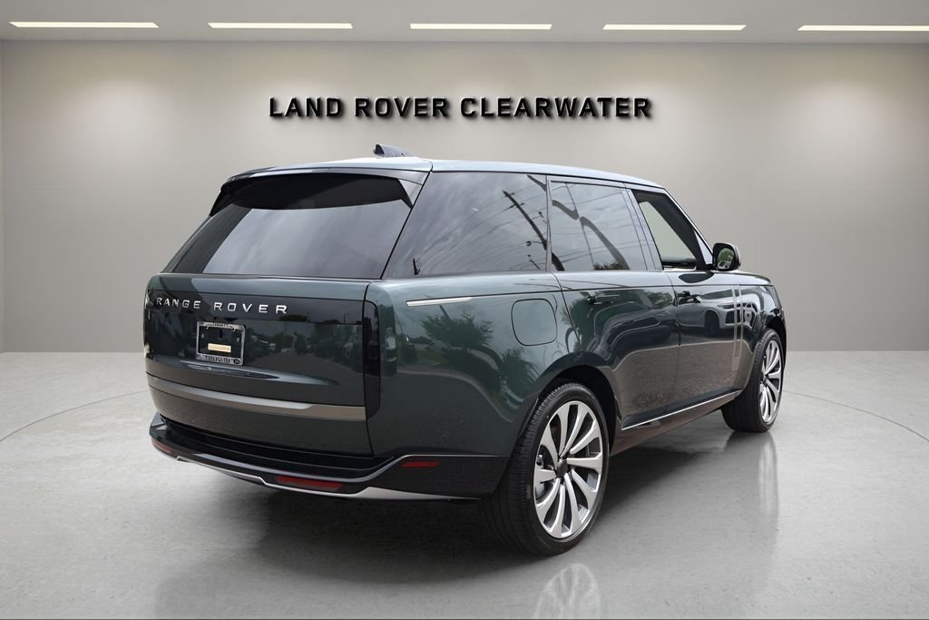 New 2026 Belgravia Green LAND ROVER SE image 5