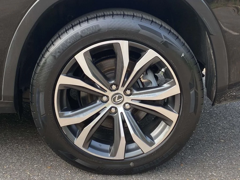 Used 2018 Obsidian Lexus Base image 9