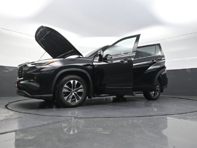 Used 2021 Black Toyota XLE image 42