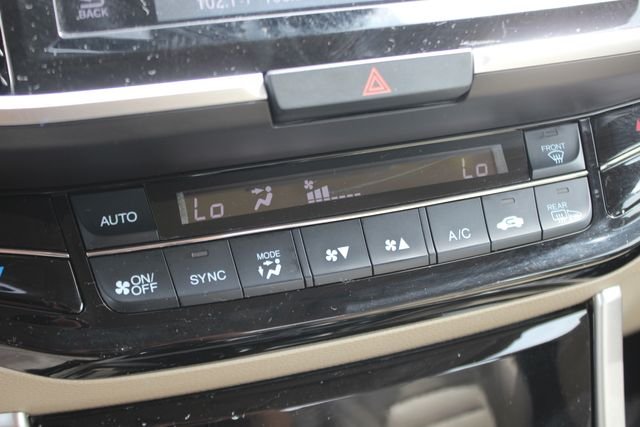 Used 2017 White Honda Touring image 9