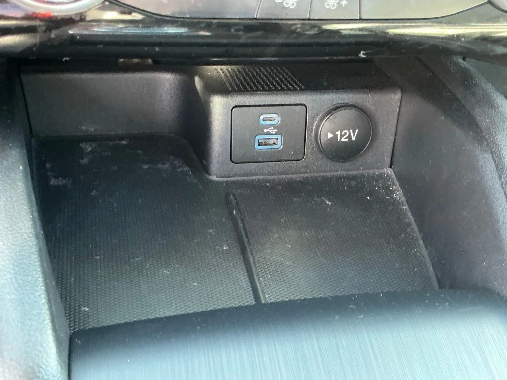 Used 2022 Gray Ford SE image 35