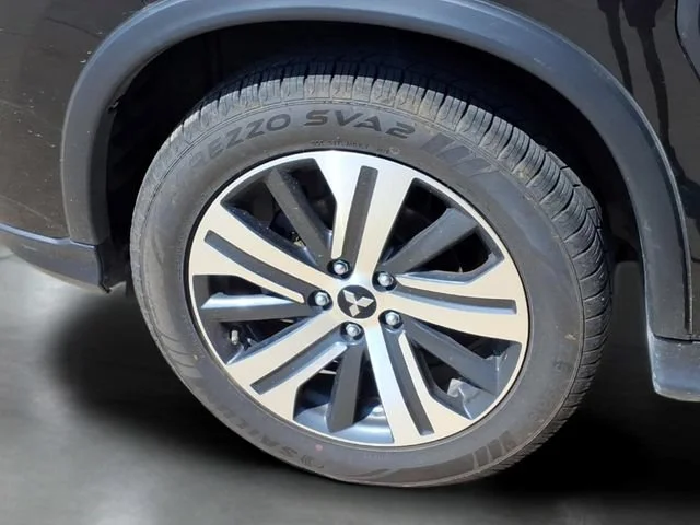 Used 2024  Mitsubishi S image 17