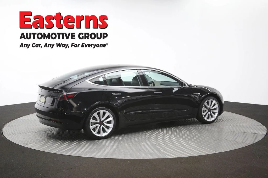 Used 2018 Black Tesla Mid Range image 37