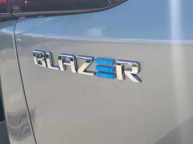 New 2025 Sterling Gray Metallic Chevrolet LT image 10
