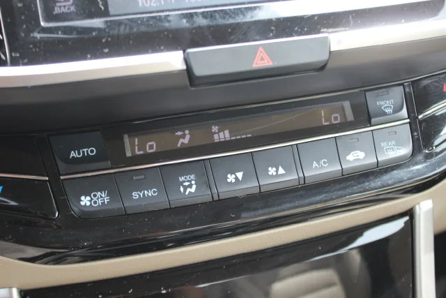 Used 2017 White Honda Touring image 9