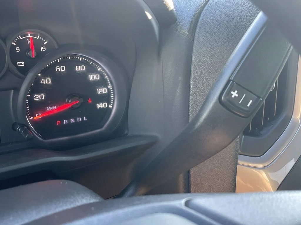 Used 2022 White Chevrolet Custom image 31