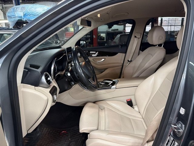 2016 Mercedes Benz GLC 300 4MATIC photo 2