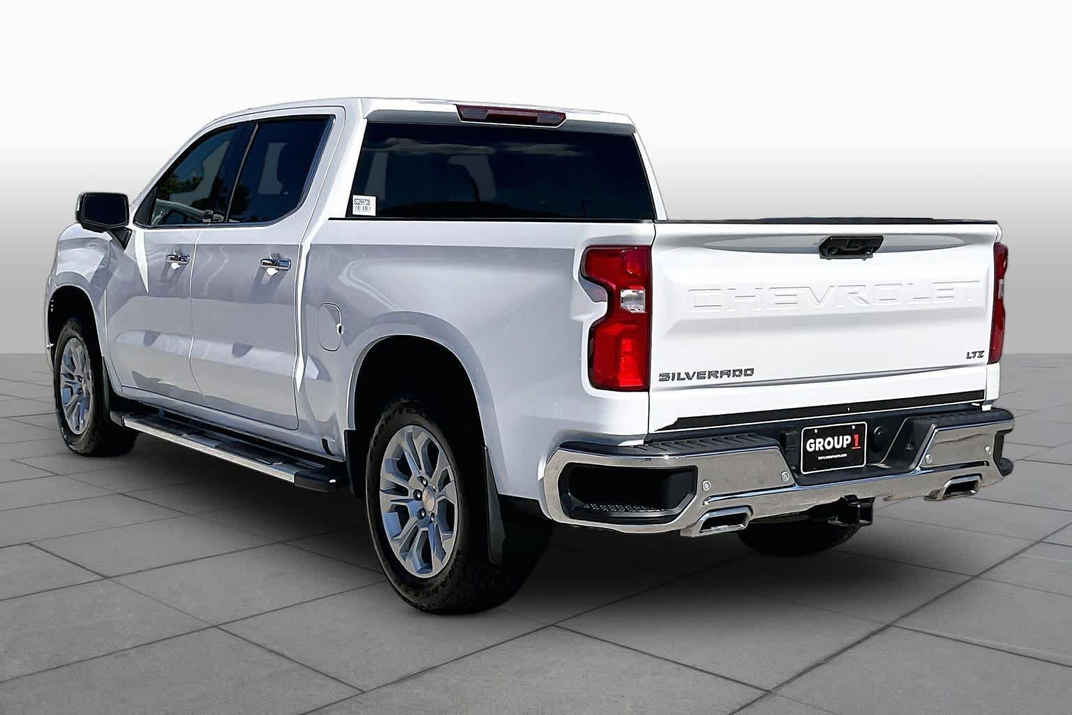 Used 2025 Summit White Chevrolet LTZ image 12