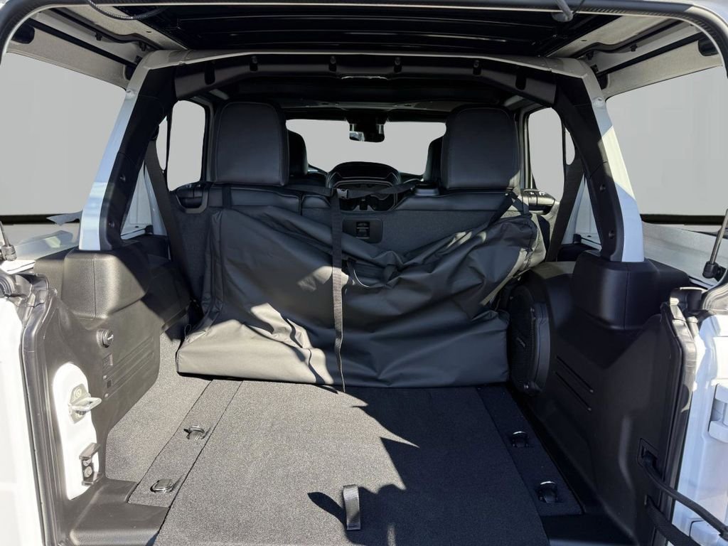 New 2026 Bright White Clear-Coat Exterior Paint Jeep Sahara image 31