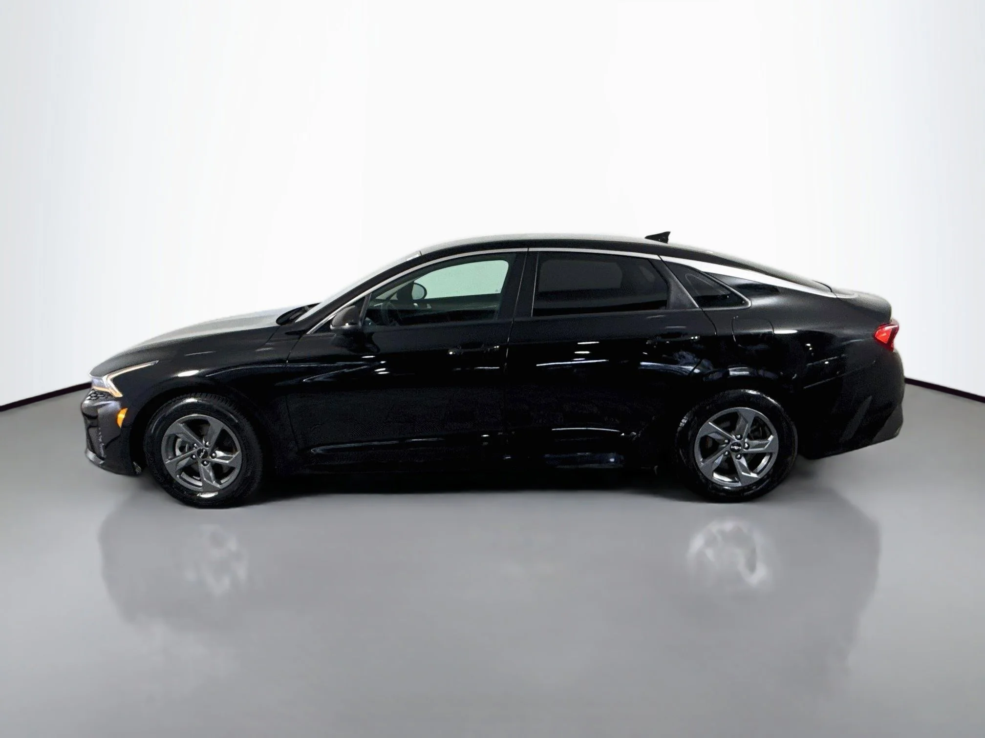 Used 2022 Ebony Black Kia LX image 4