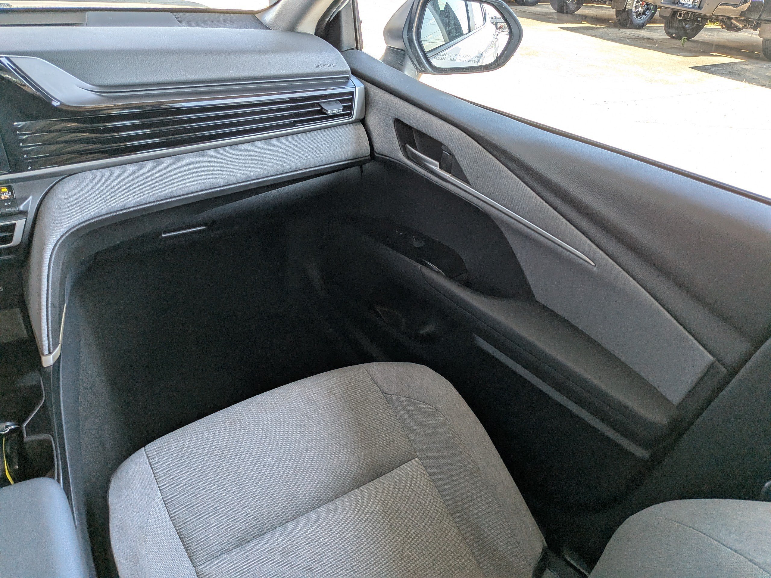 Used 2025 White Toyota LE image 12
