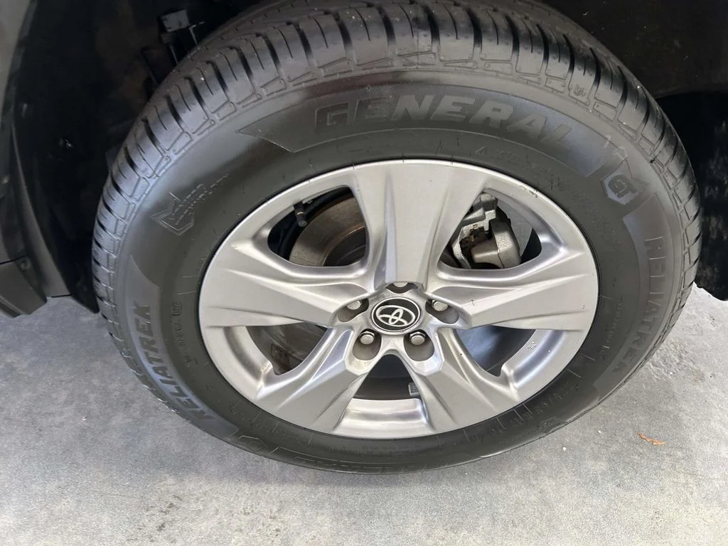 Used 2025 Silver Toyota XLE image 9