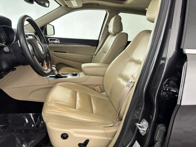 Used 2017 Gray Jeep Limited image 26