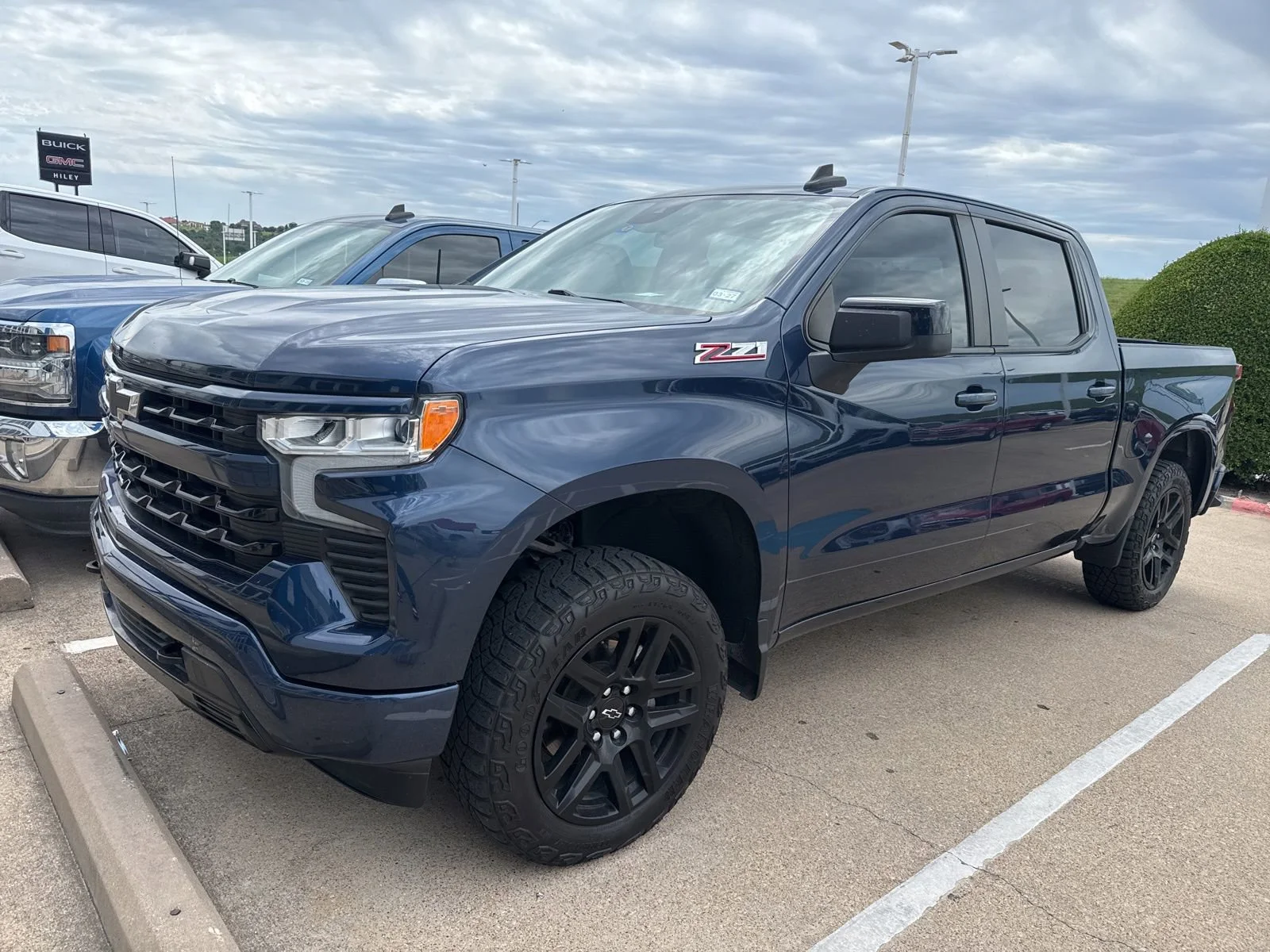2022 Chevrolet Silverado 1500 RST 4X4 Crew Cab Short Box's photo