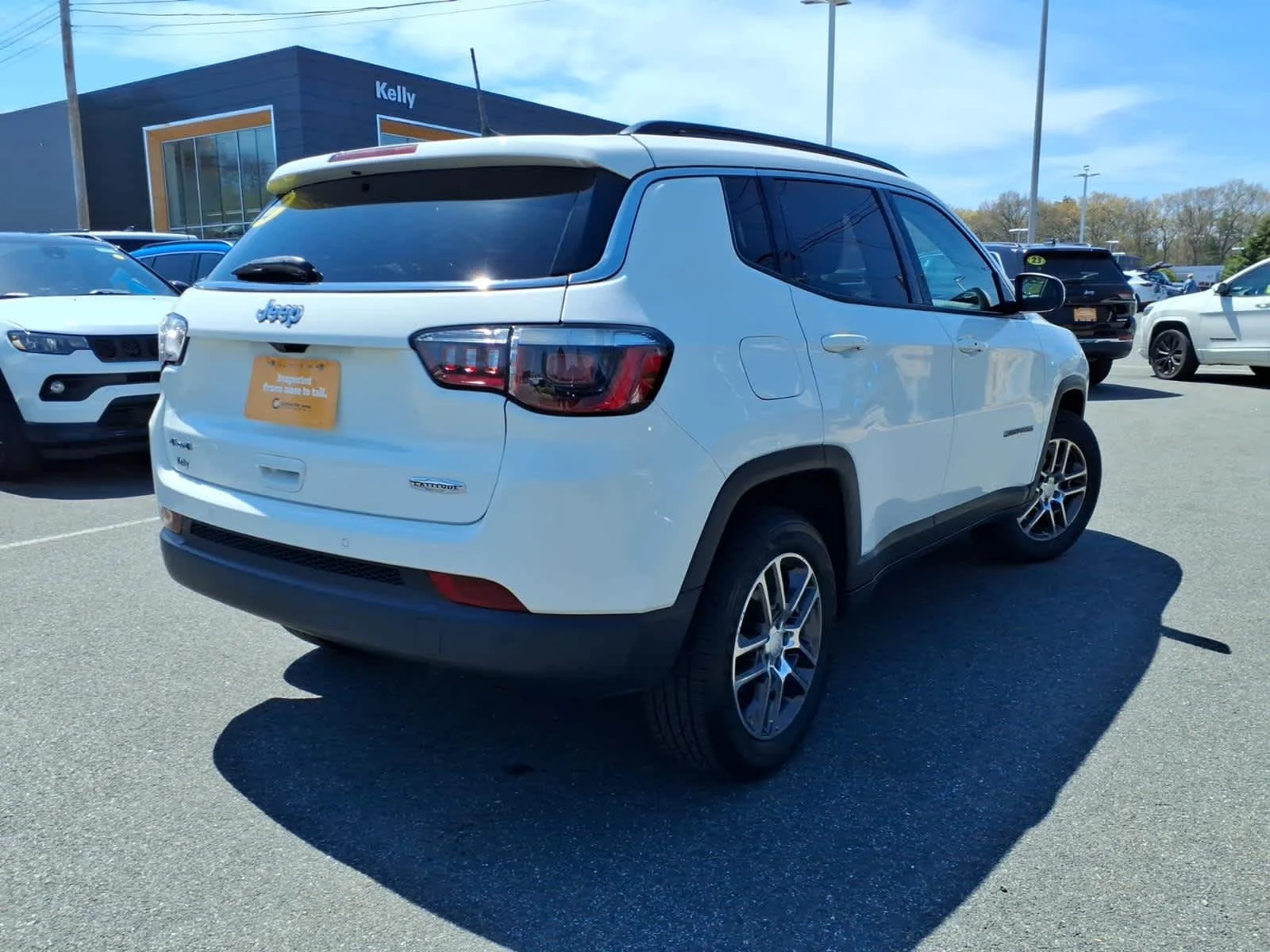 Certified Used 2020 White Clearcoat Jeep Latitude w/Sun/Safety Pkg image 7