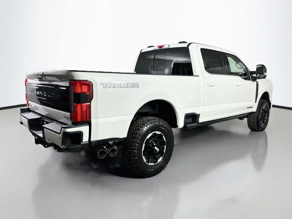 New 2027 Star White Metallic Tri-Coat Ford Platinum image 15