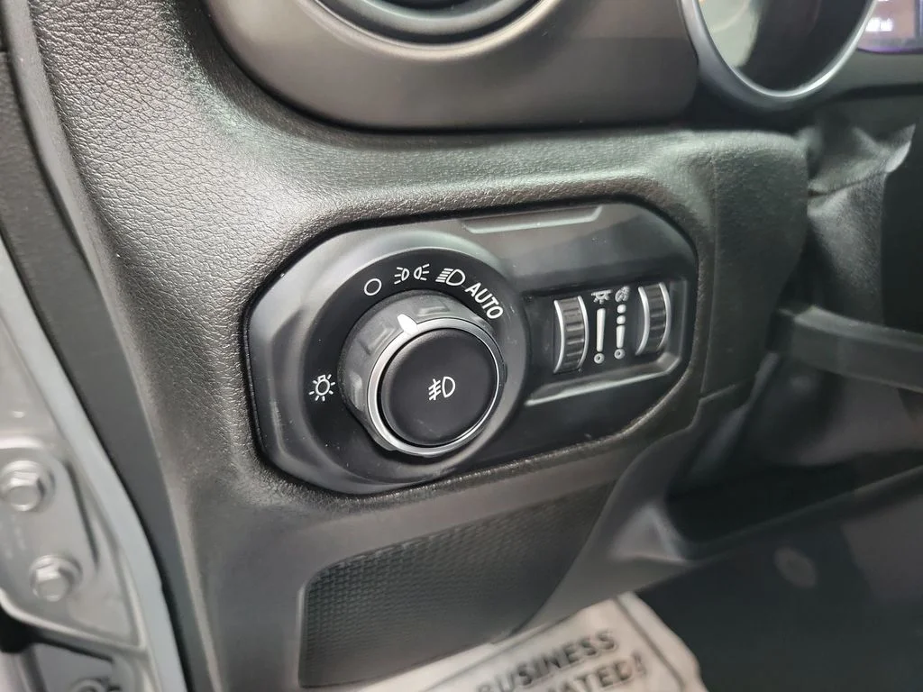 Used 2020 Silver Jeep Unlimited Sport S image 30