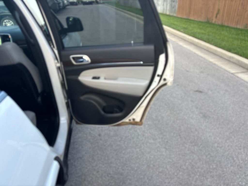 Used 2018 White Jeep Limited image 38